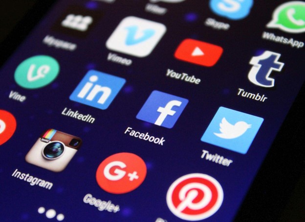 Big social media platforms need to verify users' ages and restrict data collection from minors. (Photo by Pixabay).