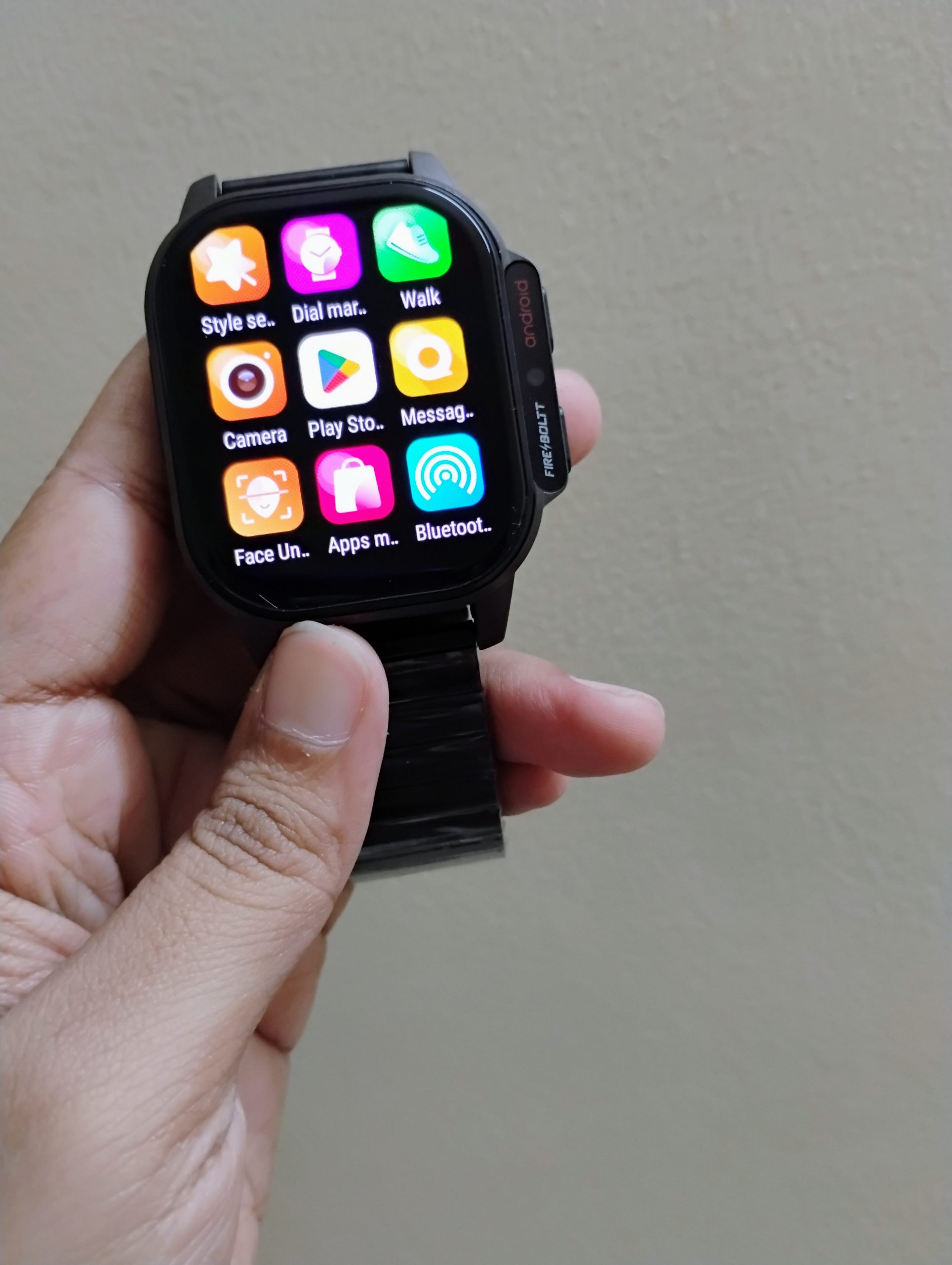 The Fire-Boltt Snapp Smartwatch is packed with features.